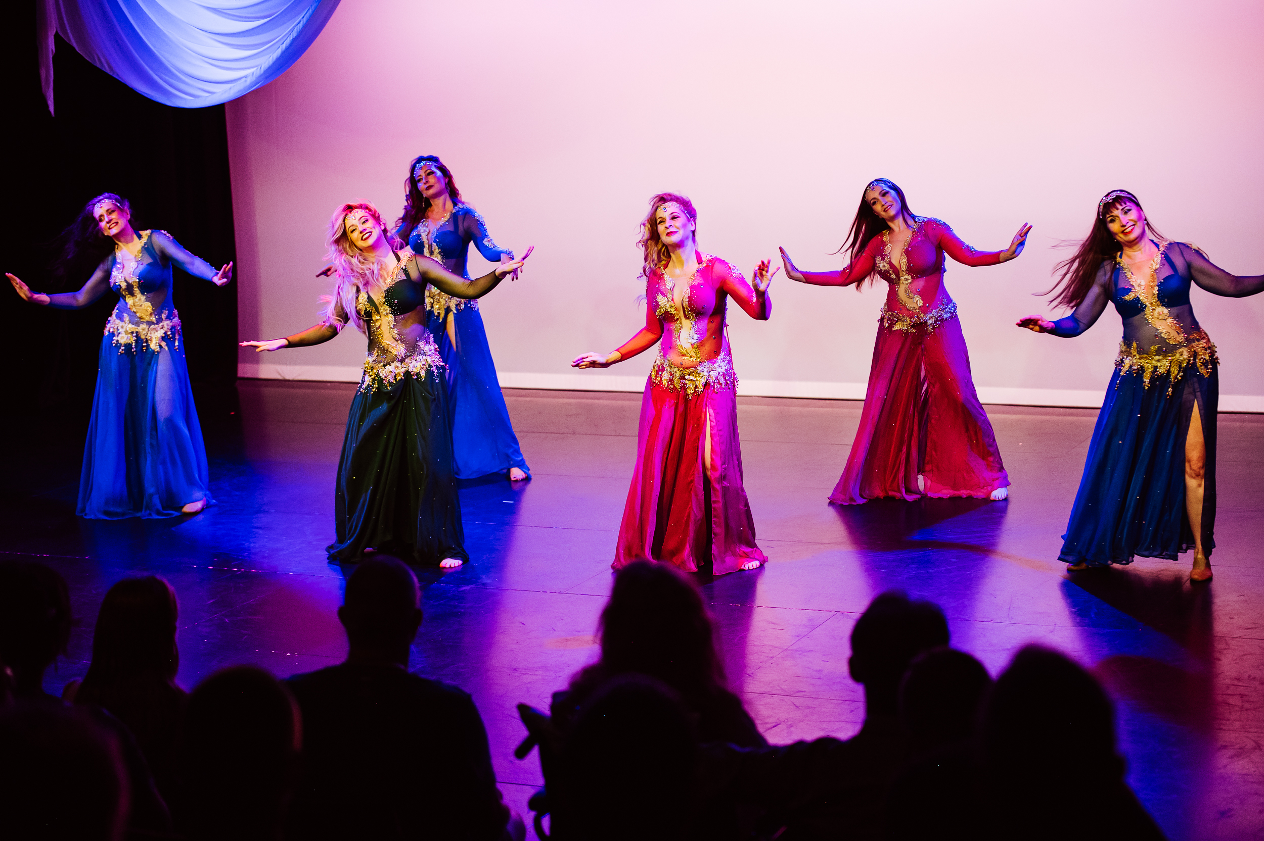 Uning qiz dosti eshak va mushuk chozadi